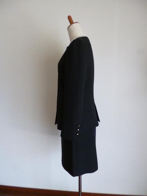 Harrodsハロッズストール付きブラックスーツ （上下別サイズ）