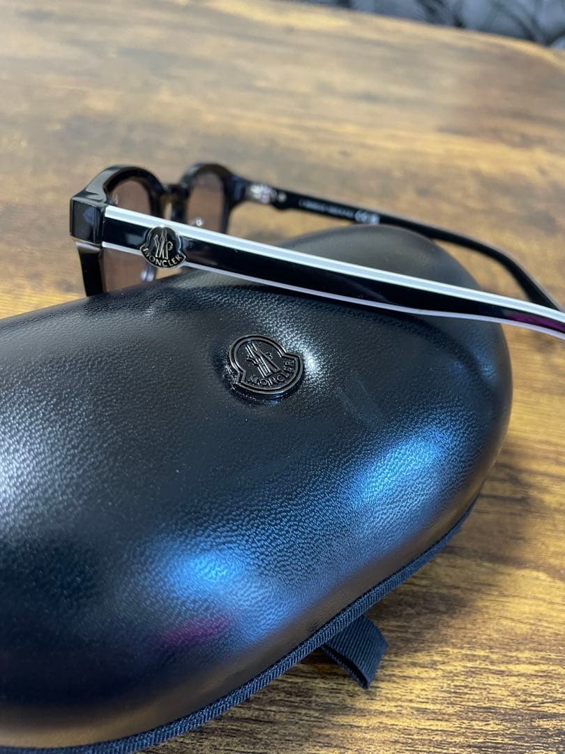 MONCLERモンクレールブラックラウンドサングラス