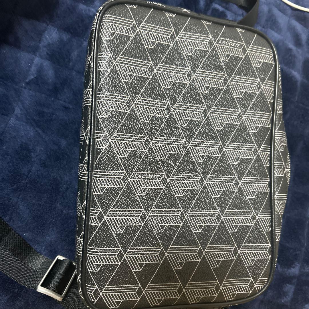 LACOSTE ショルダーバッグ 中型