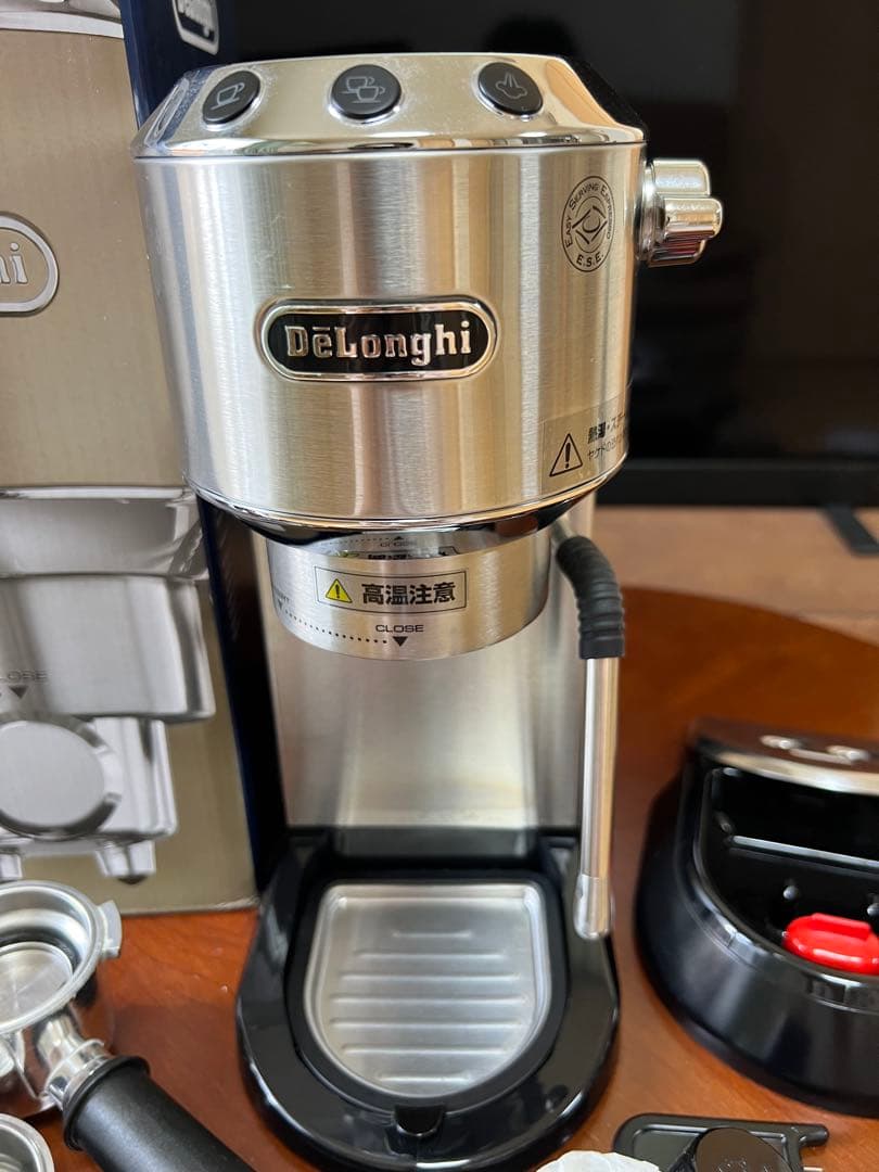 DeLonghi デロンギ デディカ アルテ EC885J エスプレッソ
