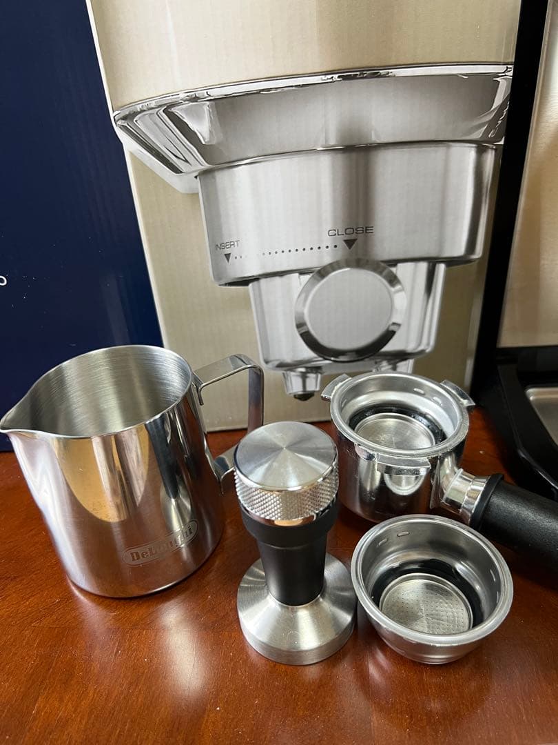 DeLonghi デロンギ デディカ アルテ EC885J エスプレッソ