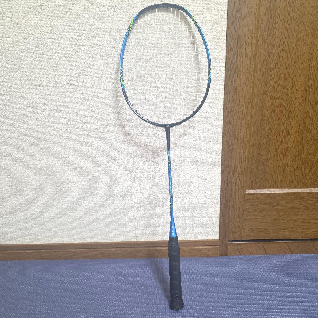 410美品】 Nanoflare 700 バドミントンラケット　ナノフレア700