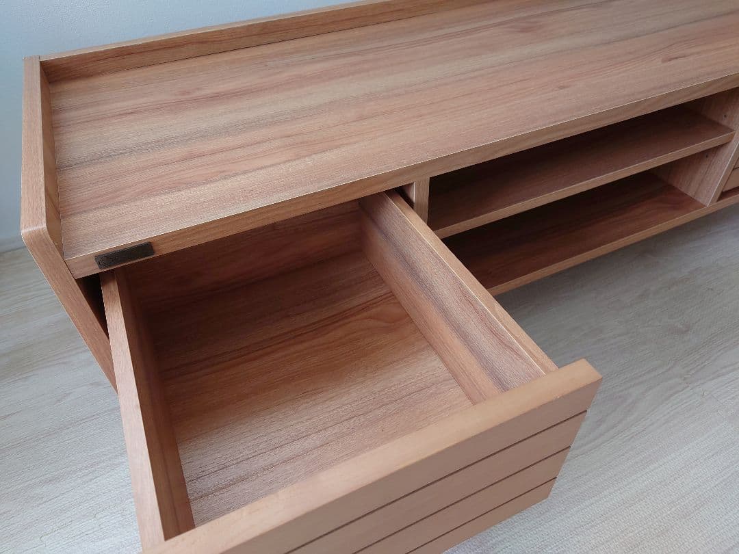 テレビ台　佐藤産業　幅120 高さ 37 奥行 40