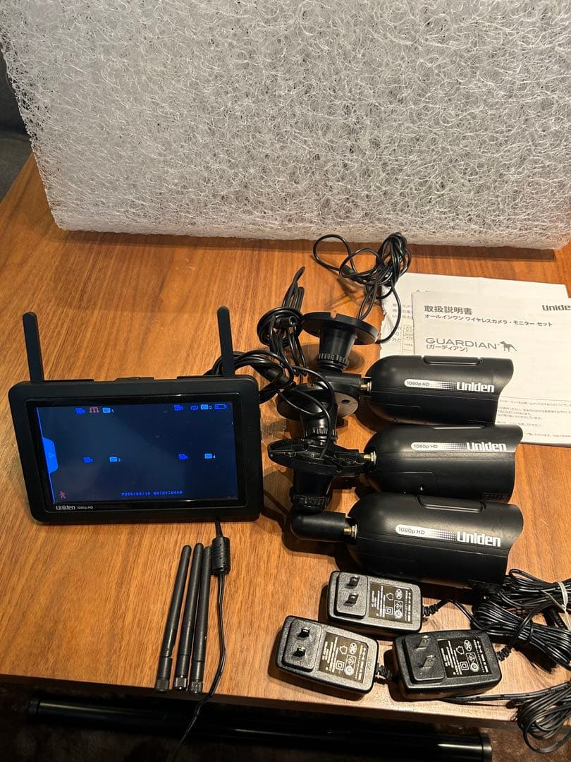 Uniden防犯カメラ モニター、カメラ3台セット