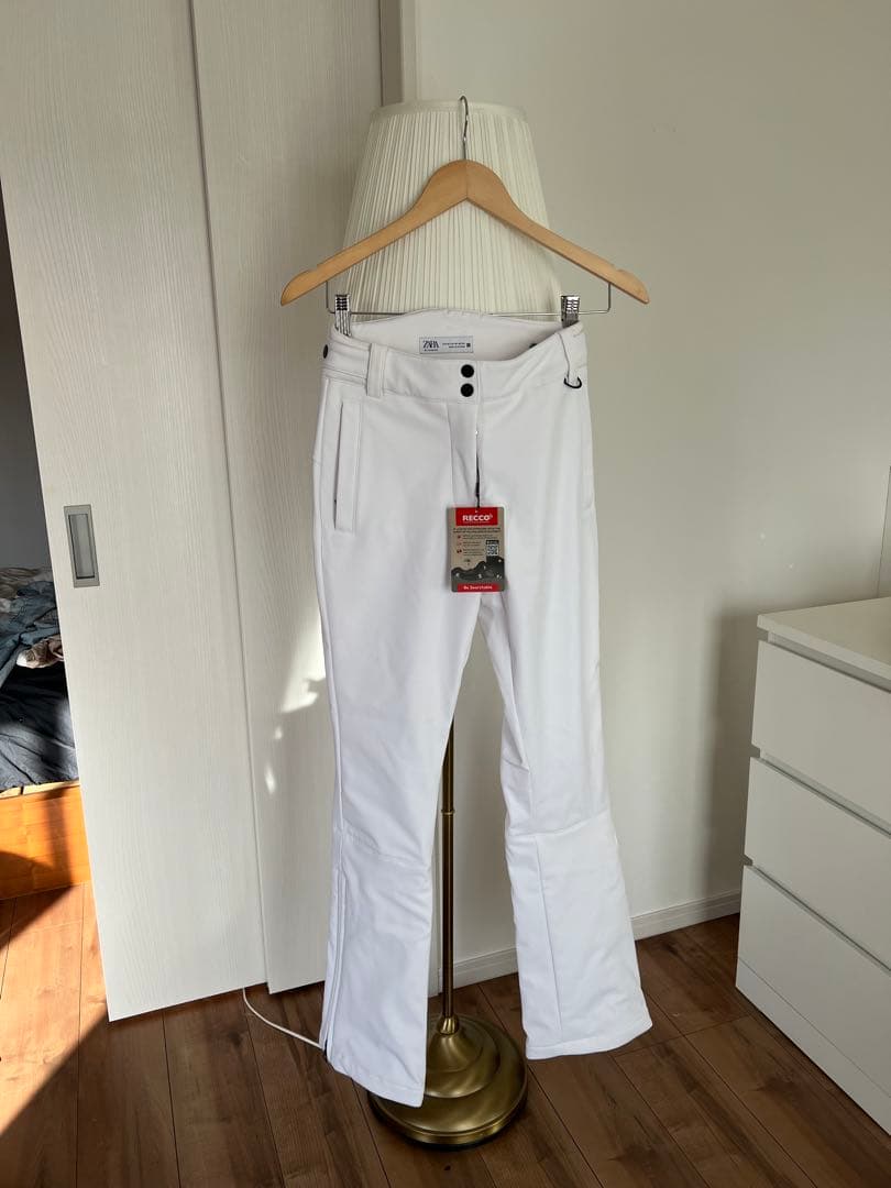 新品ZARAホワイト フレアスキーウェア XS