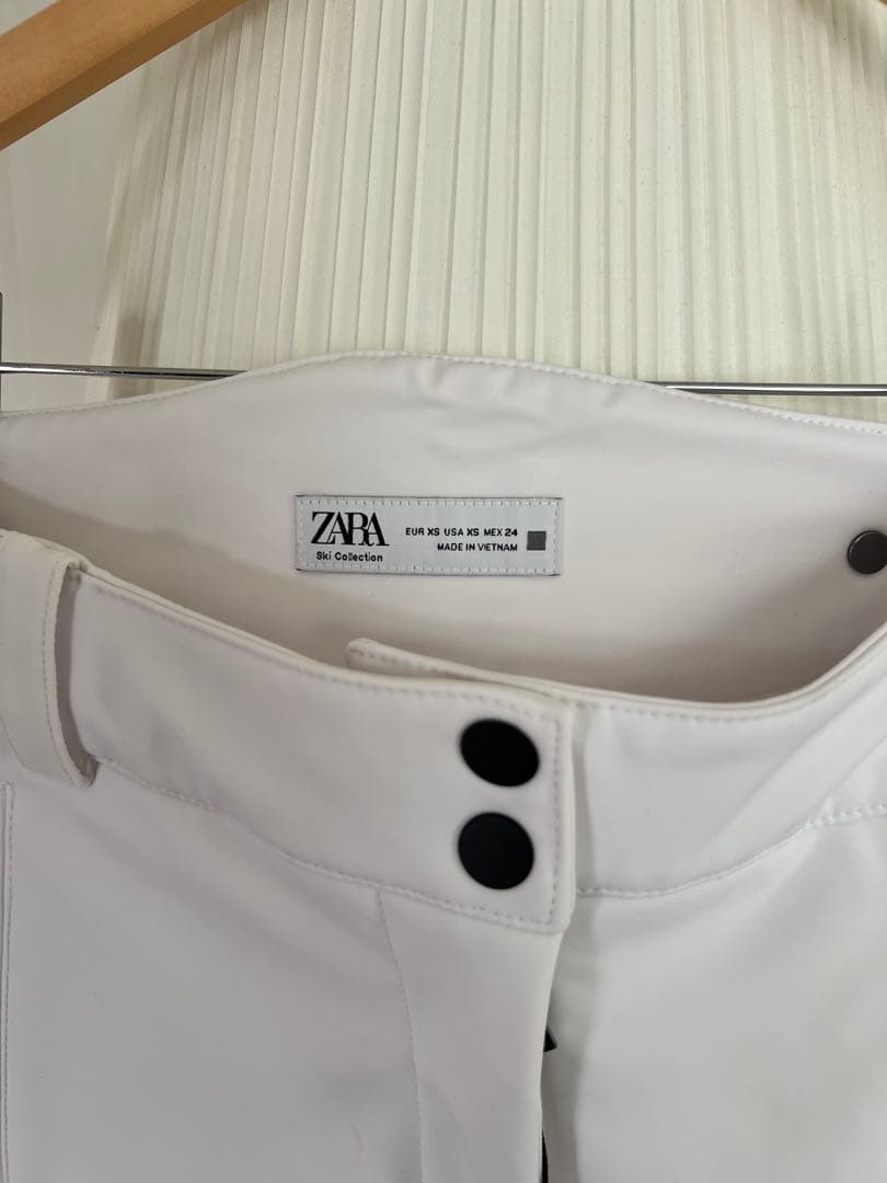 新品ZARAホワイト フレアスキーウェア XS