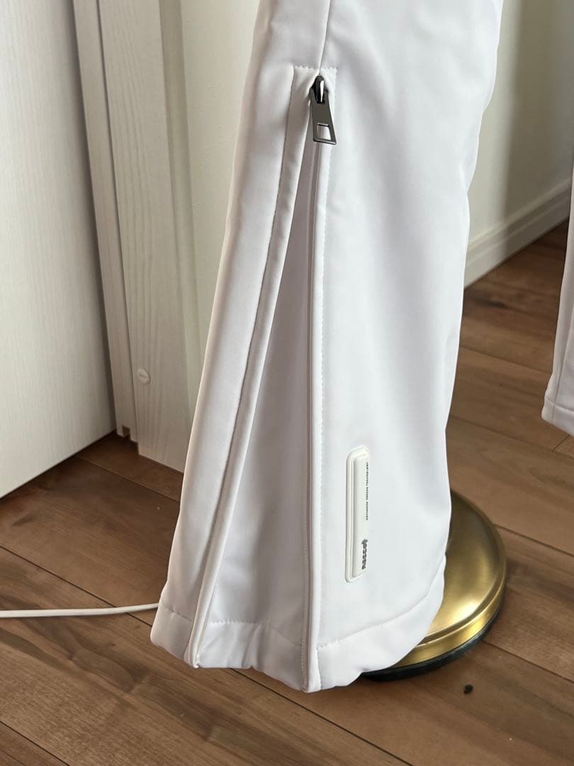 新品ZARAホワイト フレアスキーウェア XS