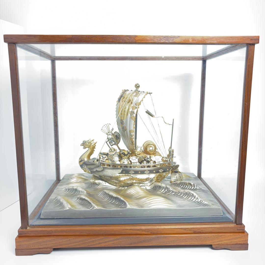 純銀製？ 宝船 置物 ガラスケース付 銀製刻印あり