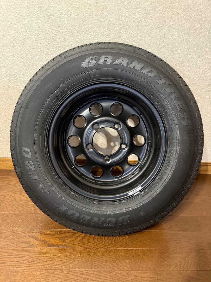 ジムニーシエラjb74 スペアタイヤ　新車外し　2025年製