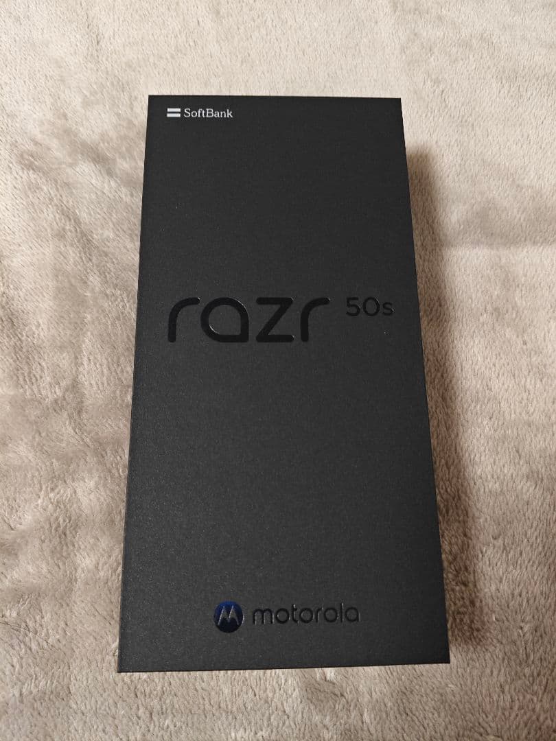 【新品未使用】motorola razr 50s サンドクリーム 256GB
