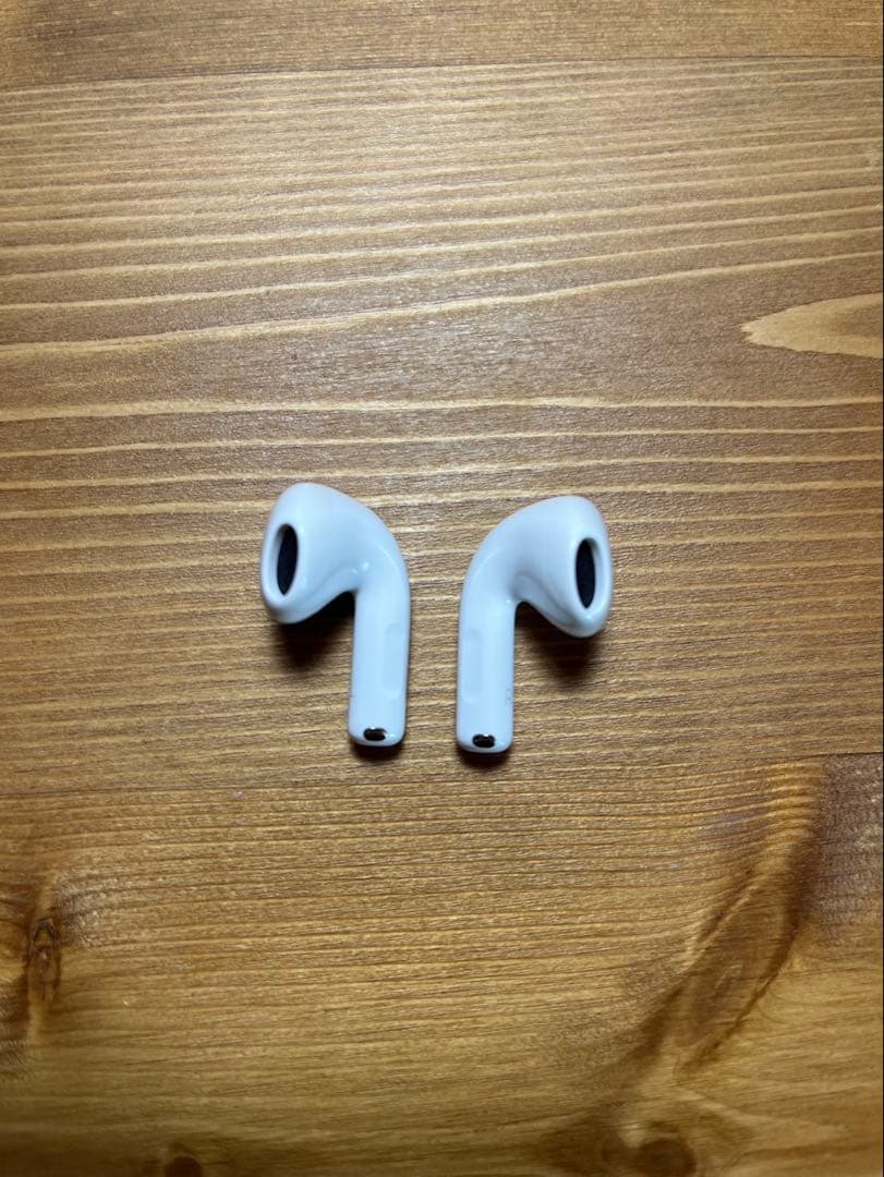 AirPods 4世代 ノイズキャンセリング搭載 モデル ケース付き