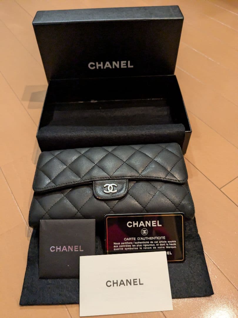CHANEL ブラック マトラッセ ラムスキン 長財布