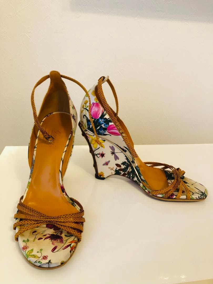 【GUCCI】可愛い 花柄 バンブーサンダル 23.5cm