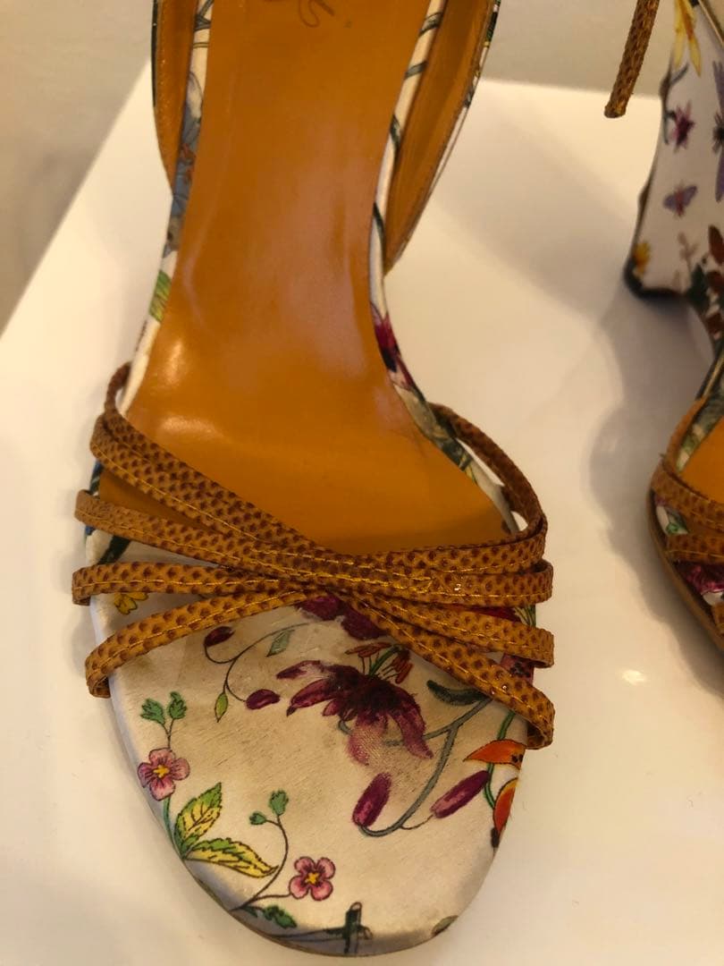 【GUCCI】可愛い 花柄 バンブーサンダル 23.5cm