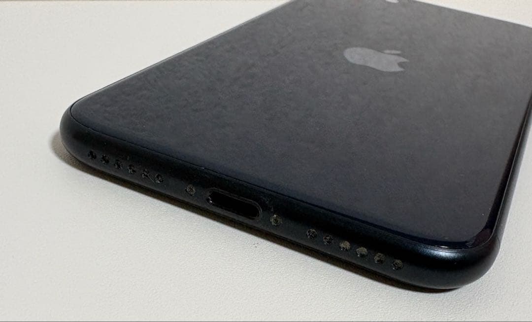 美品 iphoneSE 第三世代 64GB ミッドナイト ケース付 SIMフリー