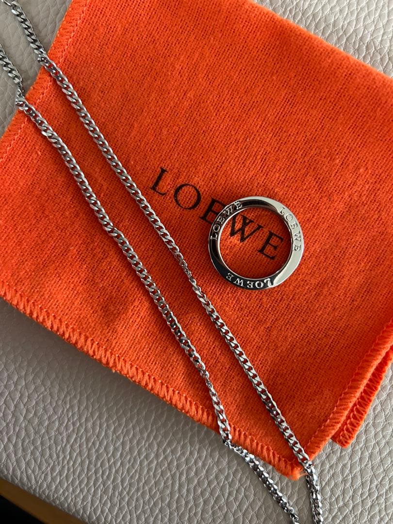 未使用に近　LOEWE シルバー キーホルダーチャーム　ネックレスお探しの方にも