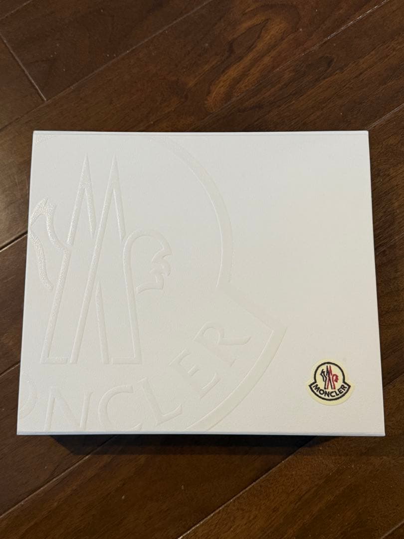 モンクレール ビーニーネイビーロゴパッチ付き(BERRETTOニット帽【未使用】