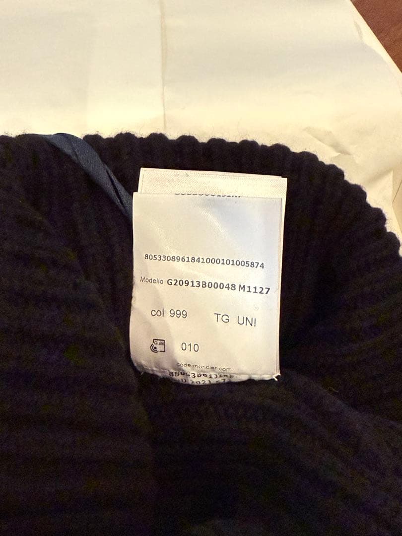 モンクレール ビーニーネイビーロゴパッチ付き(BERRETTOニット帽【未使用】