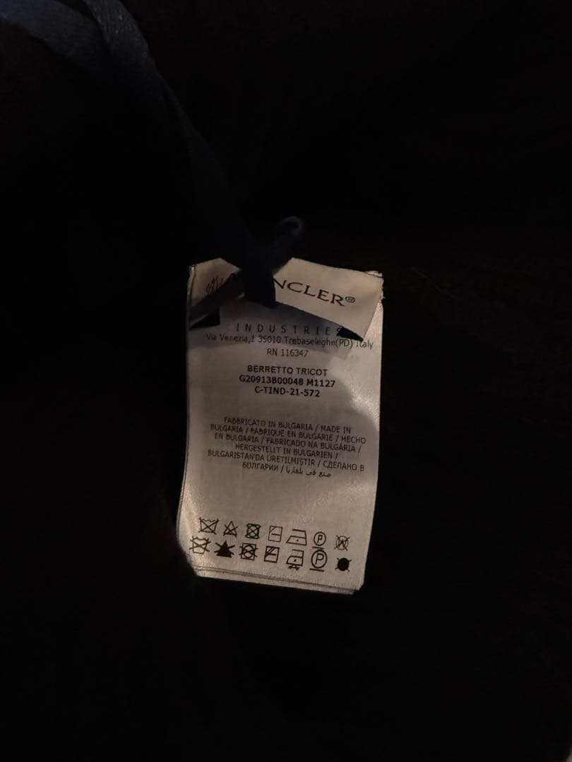 モンクレール ビーニーネイビーロゴパッチ付き(BERRETTOニット帽【未使用】