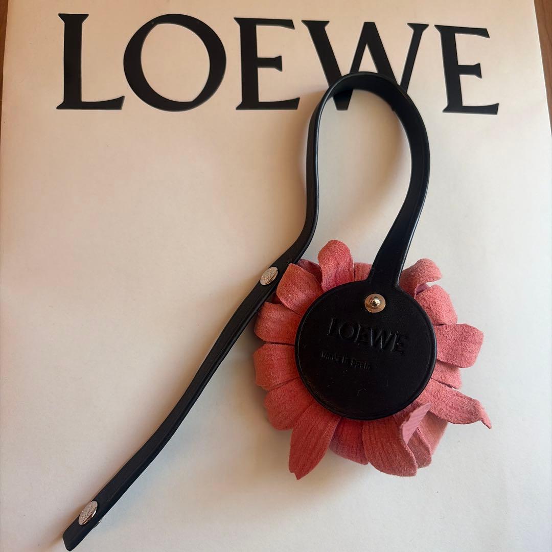 ロエベ 革製 花モチーフ チャーム ピンク フラワー LOEWE