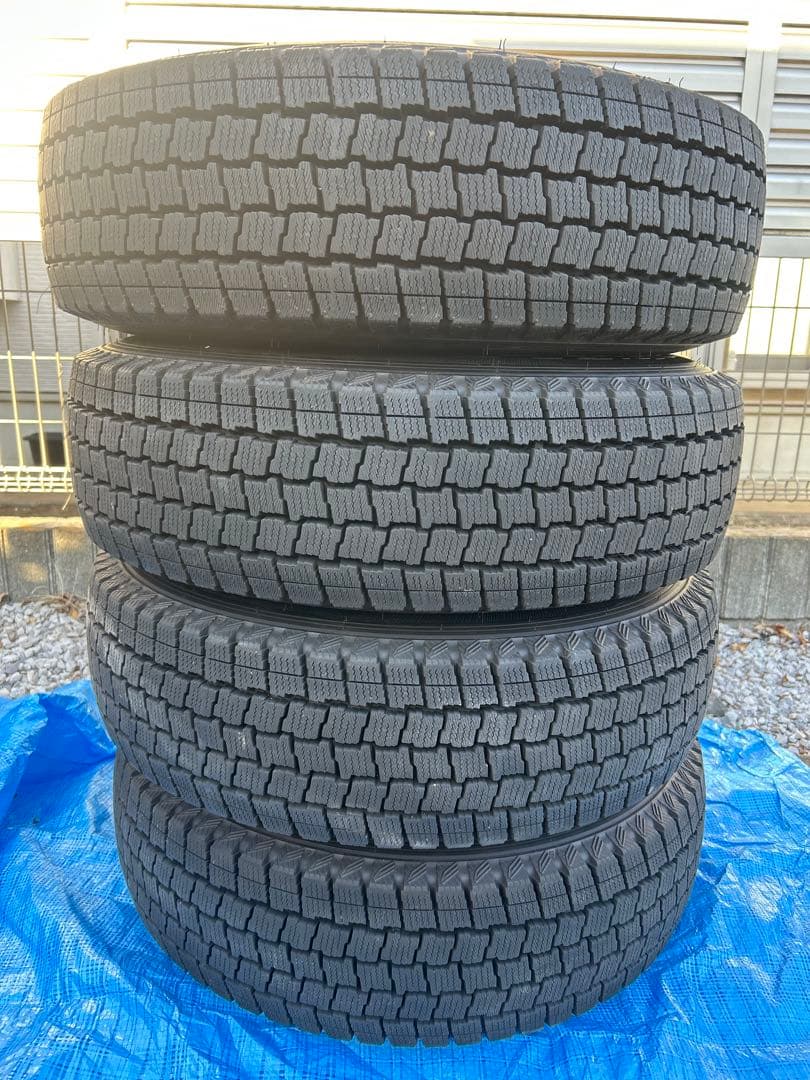 Satoshi様用 ハイエース用 2022年製 スタッドレスタイヤ 4本セット