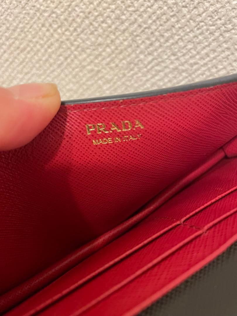 PRADA お財布ポシェット