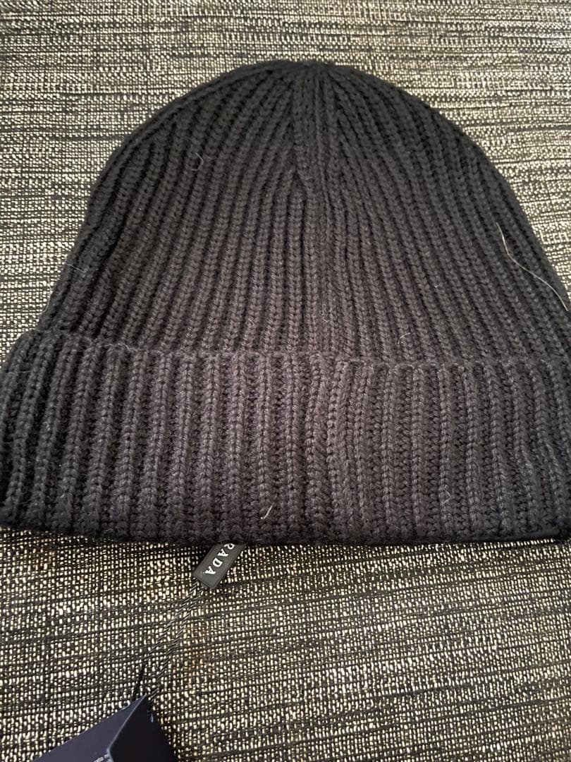 PRADA ブラック ニット帽　ビーニー　ノベルティ