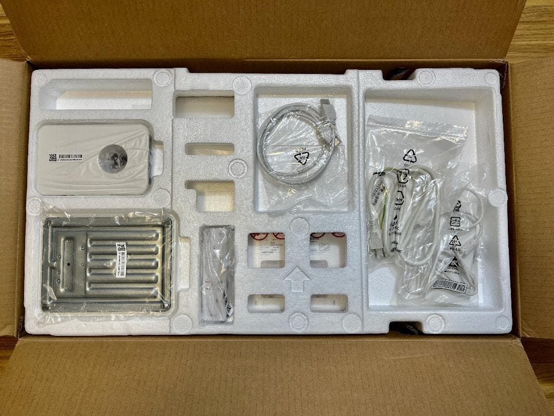 LG モニター 27SR73U-W/27インチ 4K / 約10.7億色