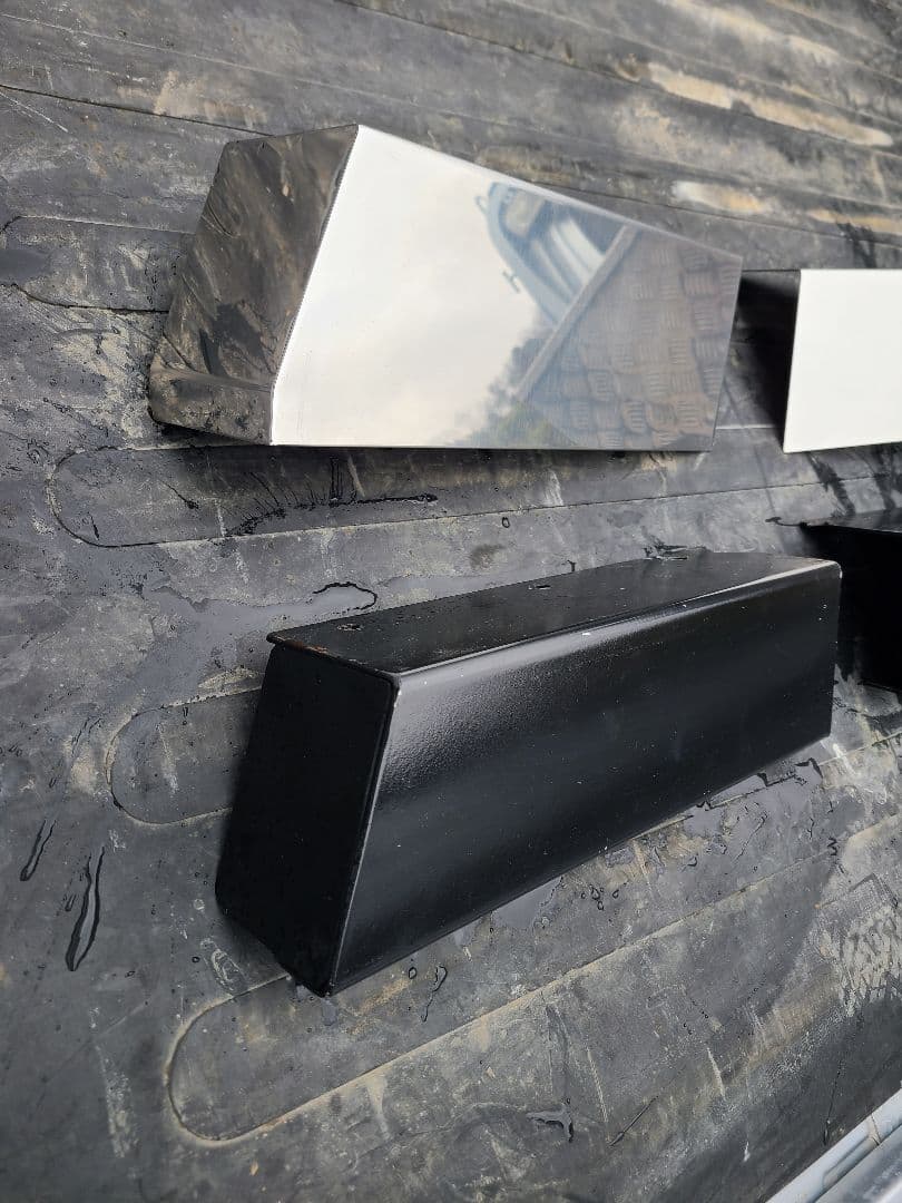 トラック用テールランプ台座