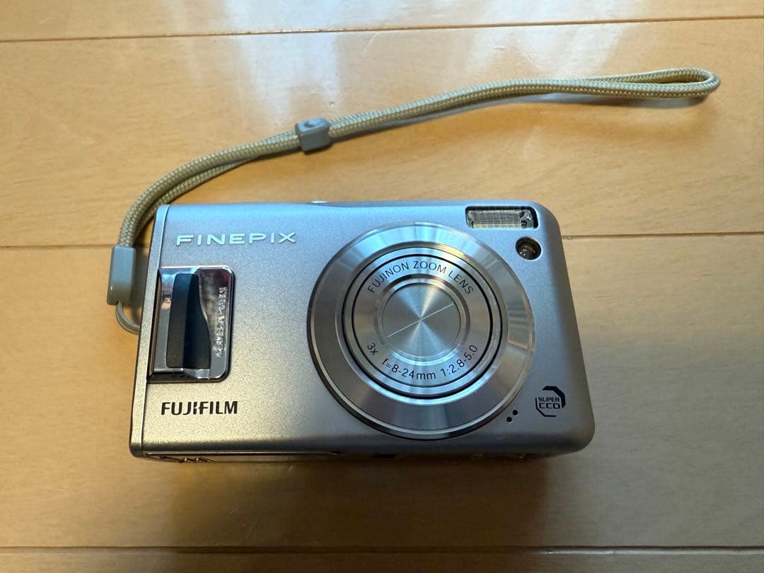 FinePixF31fd メモリーカード1GB 純正専用ケース付き