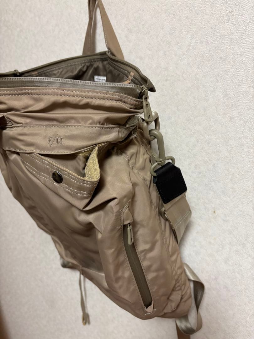 F/CE ベージュ ヘルメットバッグ