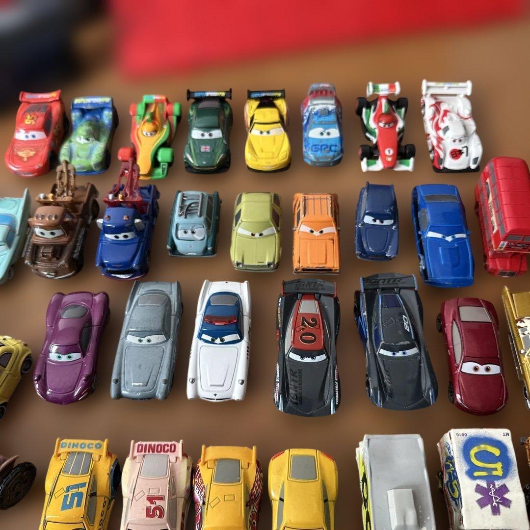 廃盤レア希少　カーズ ディズニー トミカ 大きなマックトレーラー