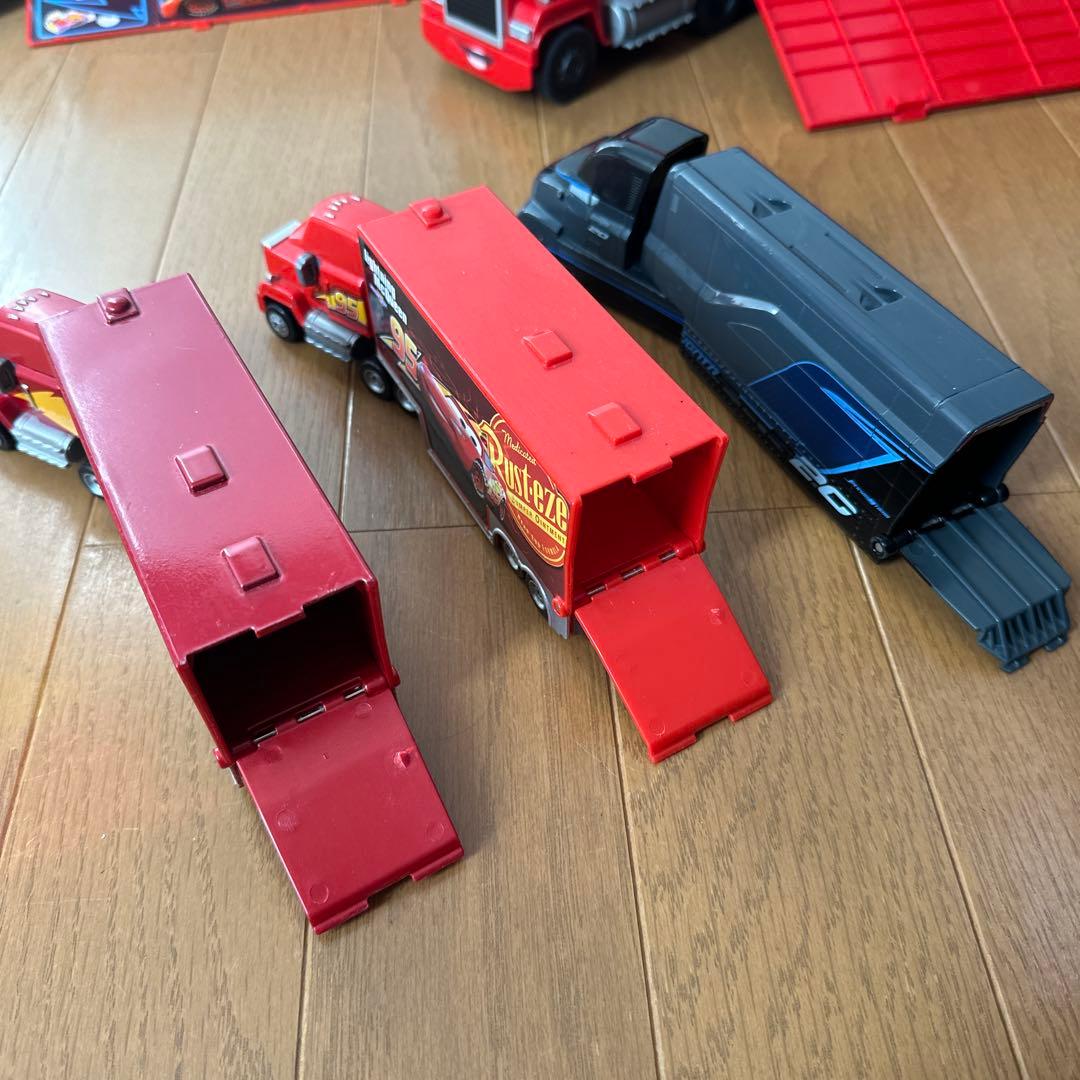 廃盤レア希少　カーズ ディズニー トミカ 大きなマックトレーラー