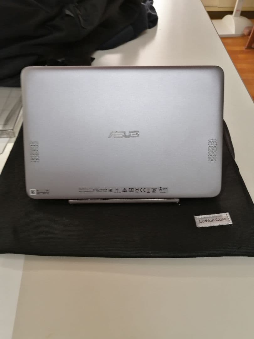 ASUS　transbook　シルバー