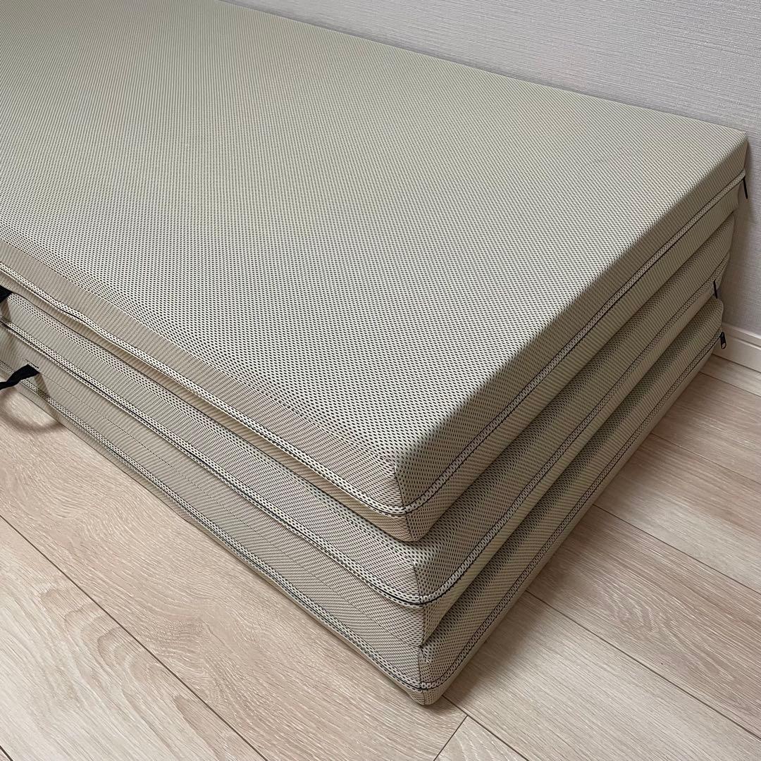 magniflex マニフレックス 三つ折 ダブル 引取り可（江戸川区船堀）