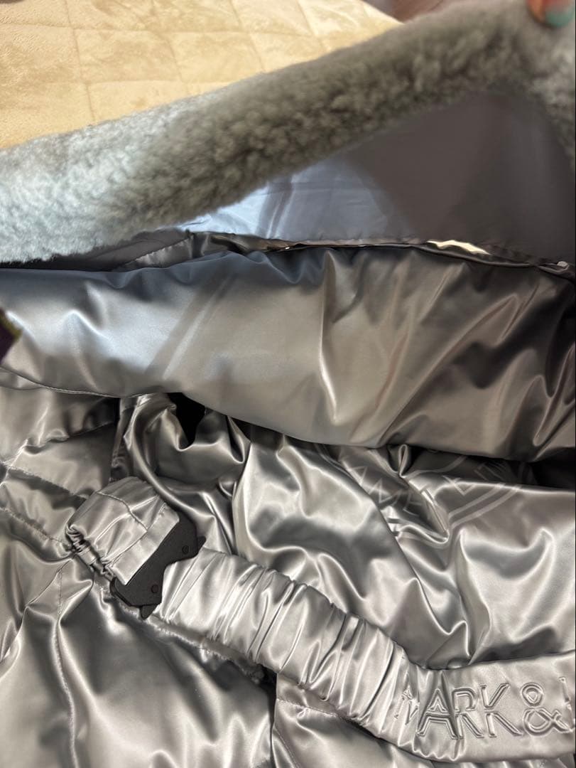 やす君プロフ確認さま専用 マークアンドロナ　ダウンベスト　シルバー