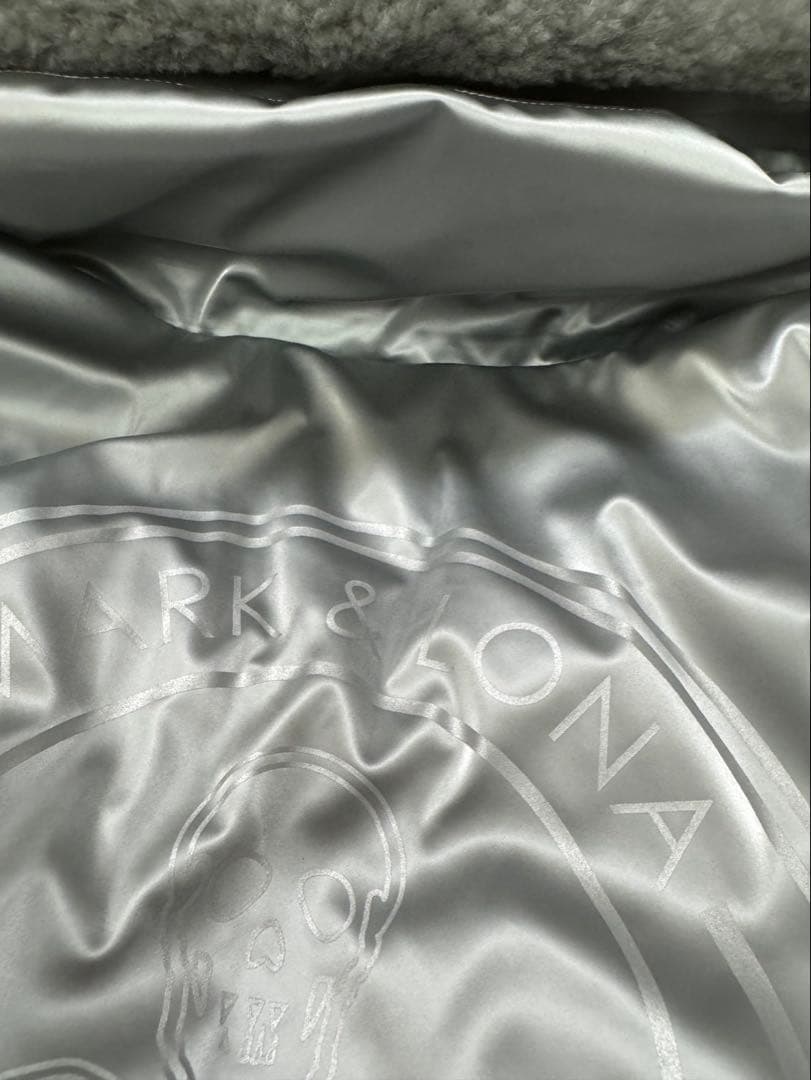 やす君プロフ確認さま専用 マークアンドロナ　ダウンベスト　シルバー