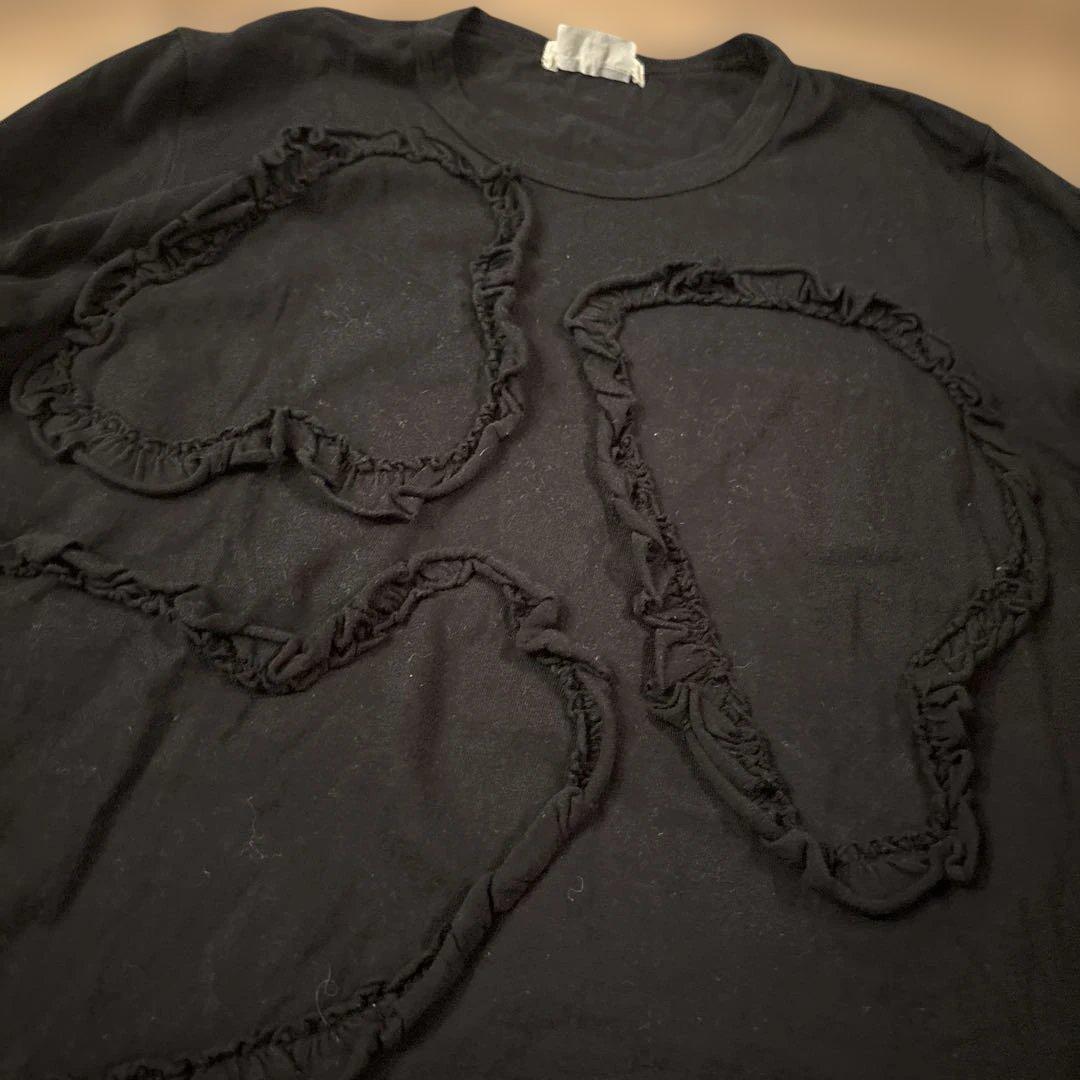 フリル付き黒長袖Tシャツ