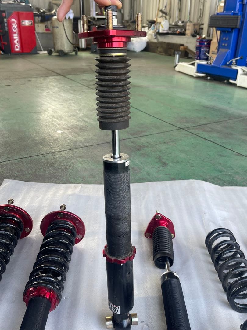 Largus全長調整式車高調キットSpecS