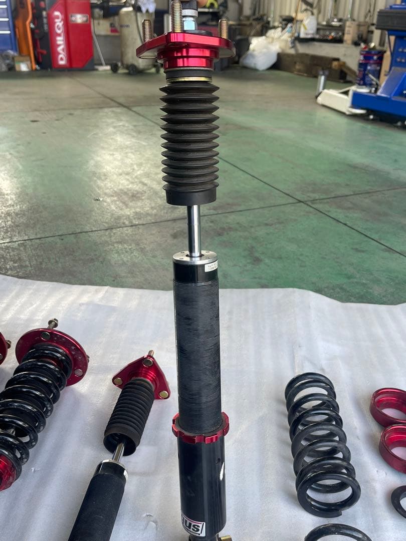 Largus全長調整式車高調キットSpecS