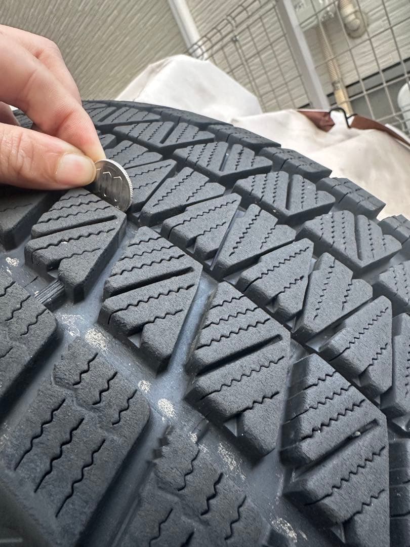 4本セット　プラド150後期　ブラックエディション　ブリヂストン　スタッドレス