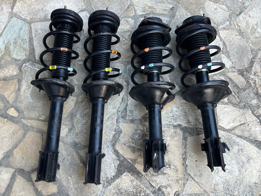スバル　フォレスター　sg5 純正サスペンション