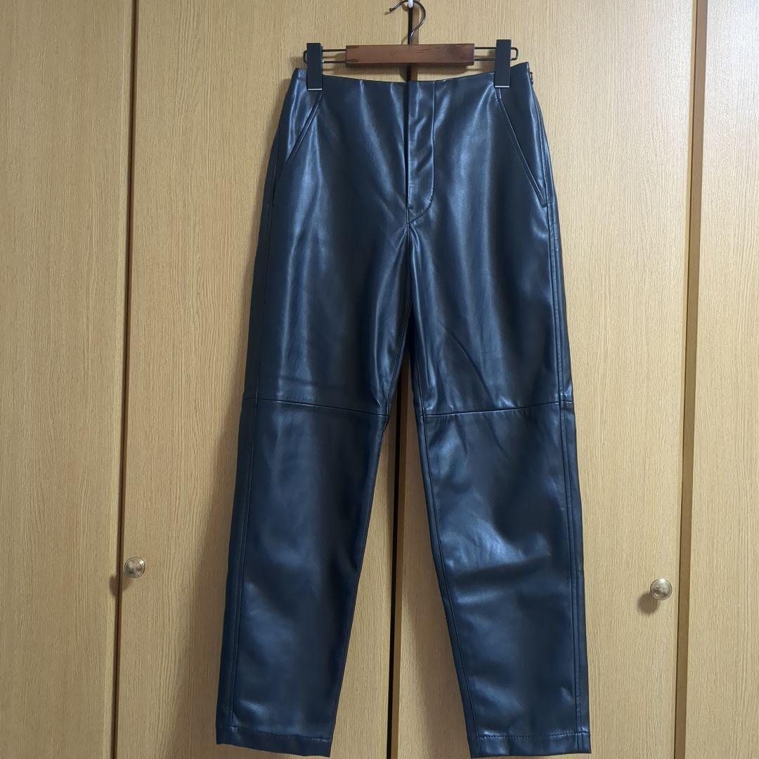 ボーダーズアットバルコニー　フェイクレザーパンツ