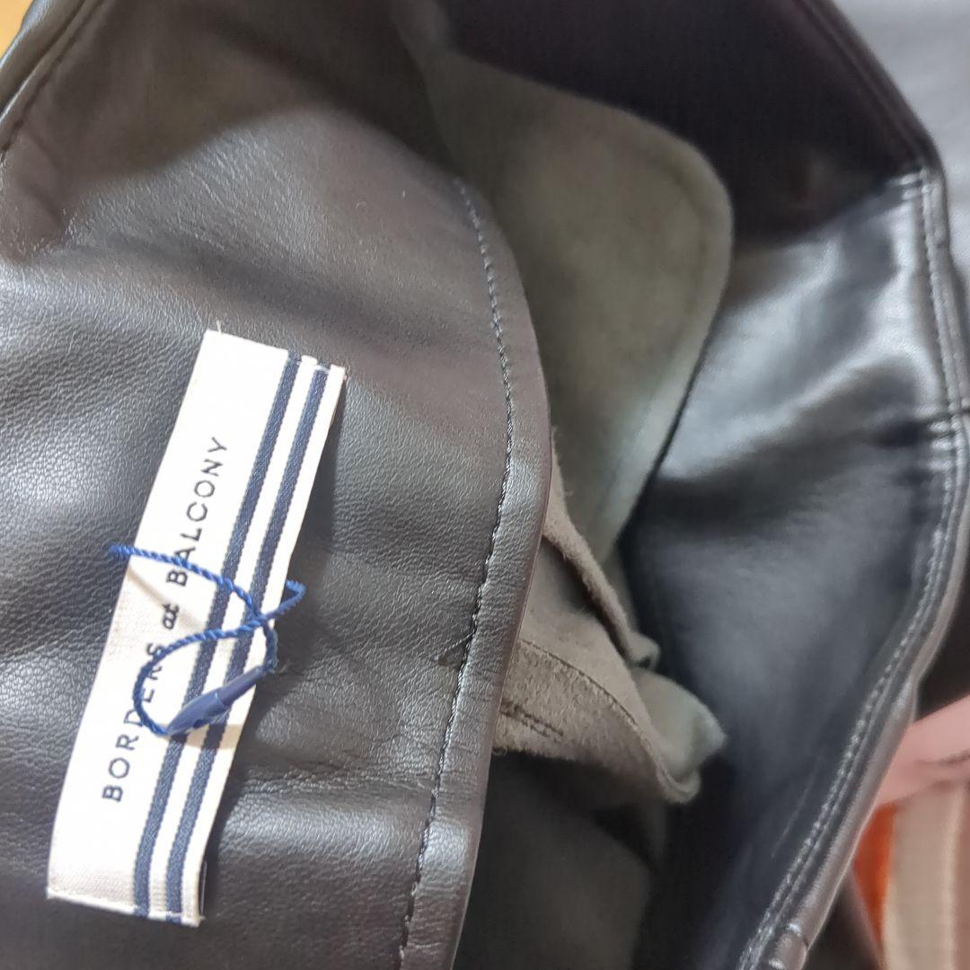 ボーダーズアットバルコニー　フェイクレザーパンツ