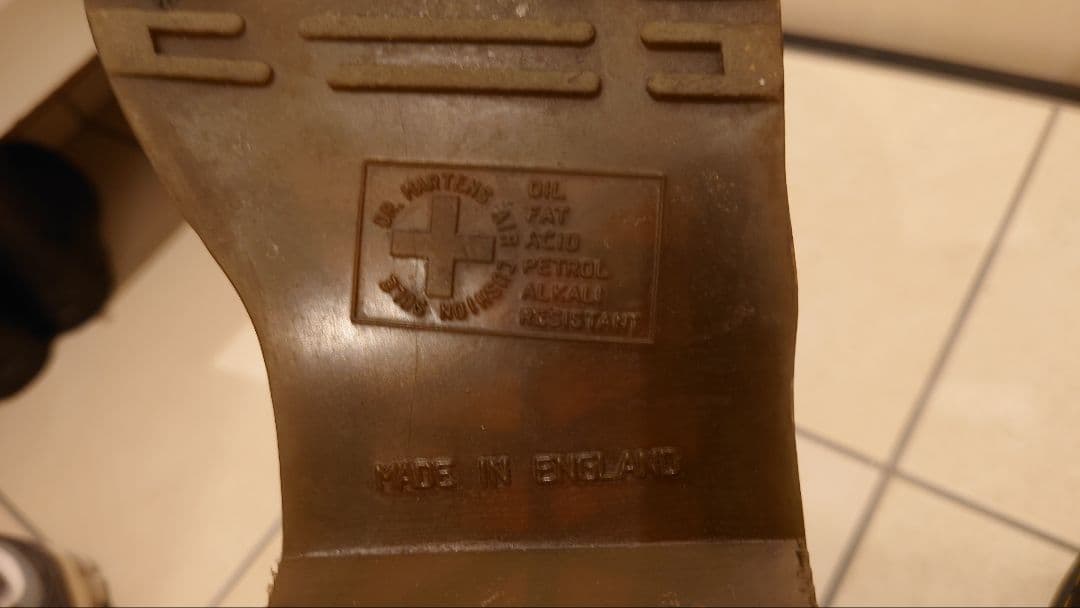 ドクターマーチン　イングランド製