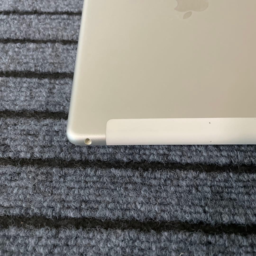 103 iPad 8世代 32GB SIMフリー シルバー