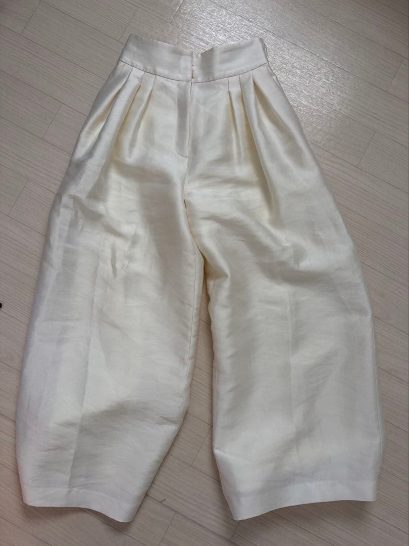 【Heve ヘイブ】シルキーワイドパンツ 38 ホワイト