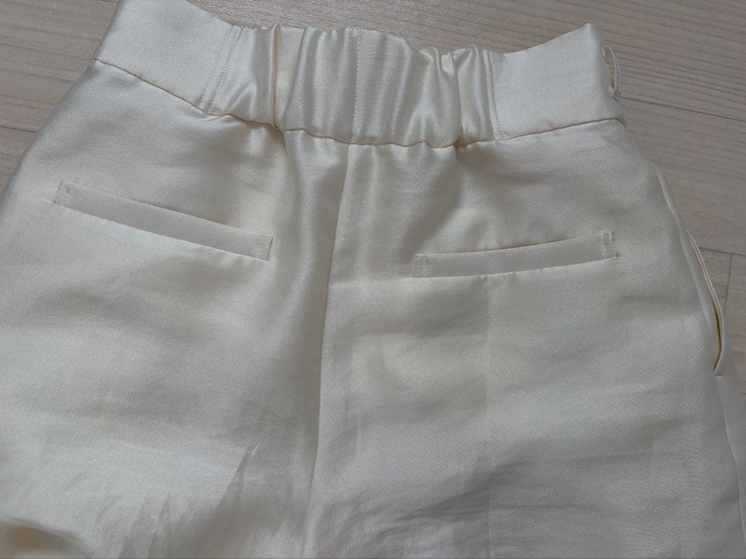 【Heve ヘイブ】シルキーワイドパンツ 38 ホワイト