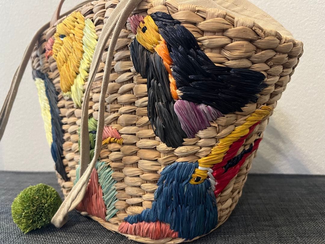 刺繍デザインのストローバッグ　カゴバッグ