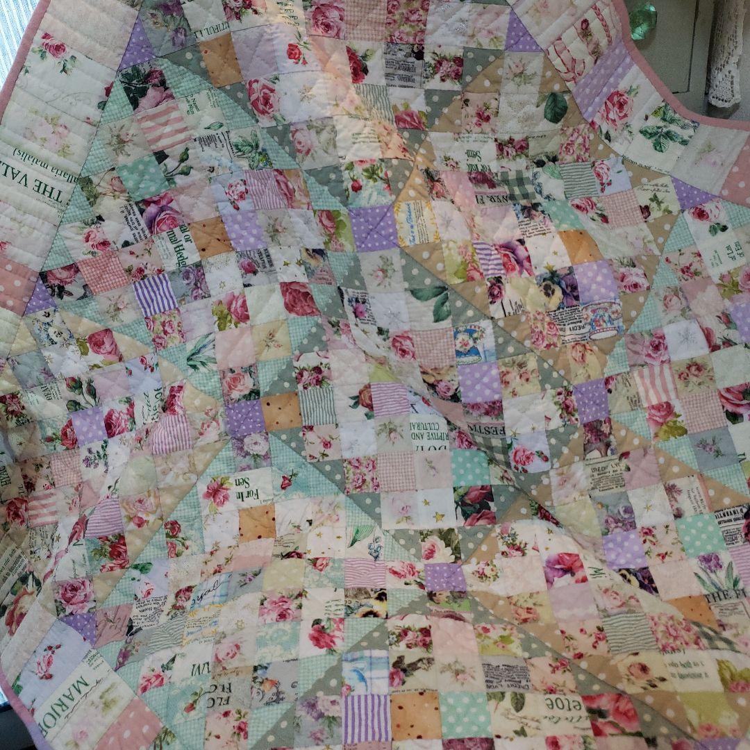 ❣️パッチワークキルト❣️リバーシブル　バラ　水玉　チェック